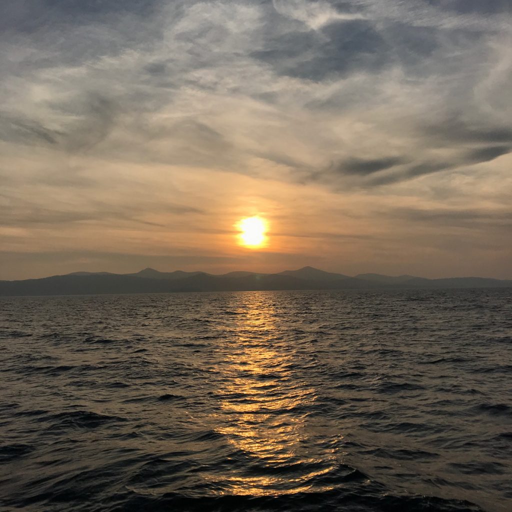 Sonnenuntergang bei Segeltörn Balearen